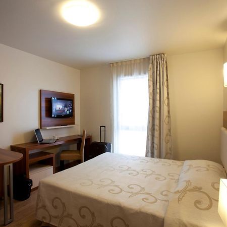 Villa Val Senart 1Ere Avenue Quincy-sous-Senart Ruang foto