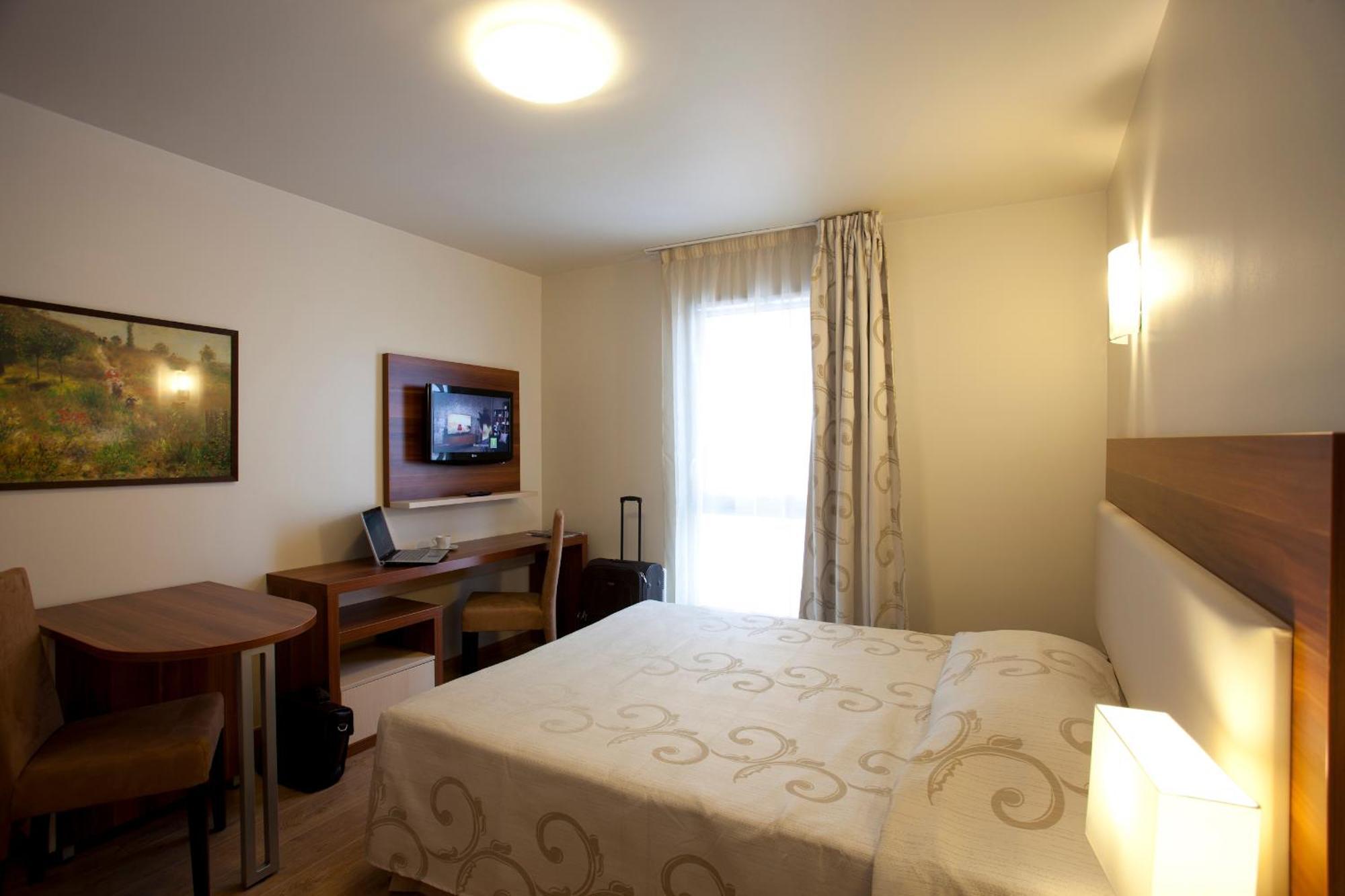 Villa Val Senart 1Ere Avenue Quincy-sous-Senart Ruang foto