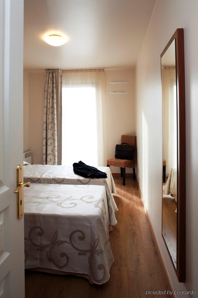 Villa Val Senart 1Ere Avenue Quincy-sous-Senart Ruang foto
